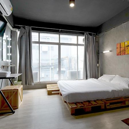 The Beds Ever Hostel (Adults Only) Μπανγκόκ Εξωτερικό φωτογραφία