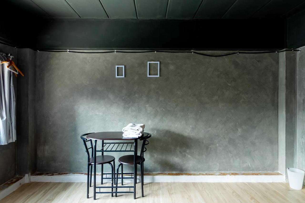 The Beds Ever Hostel (Adults Only) Μπανγκόκ Εξωτερικό φωτογραφία