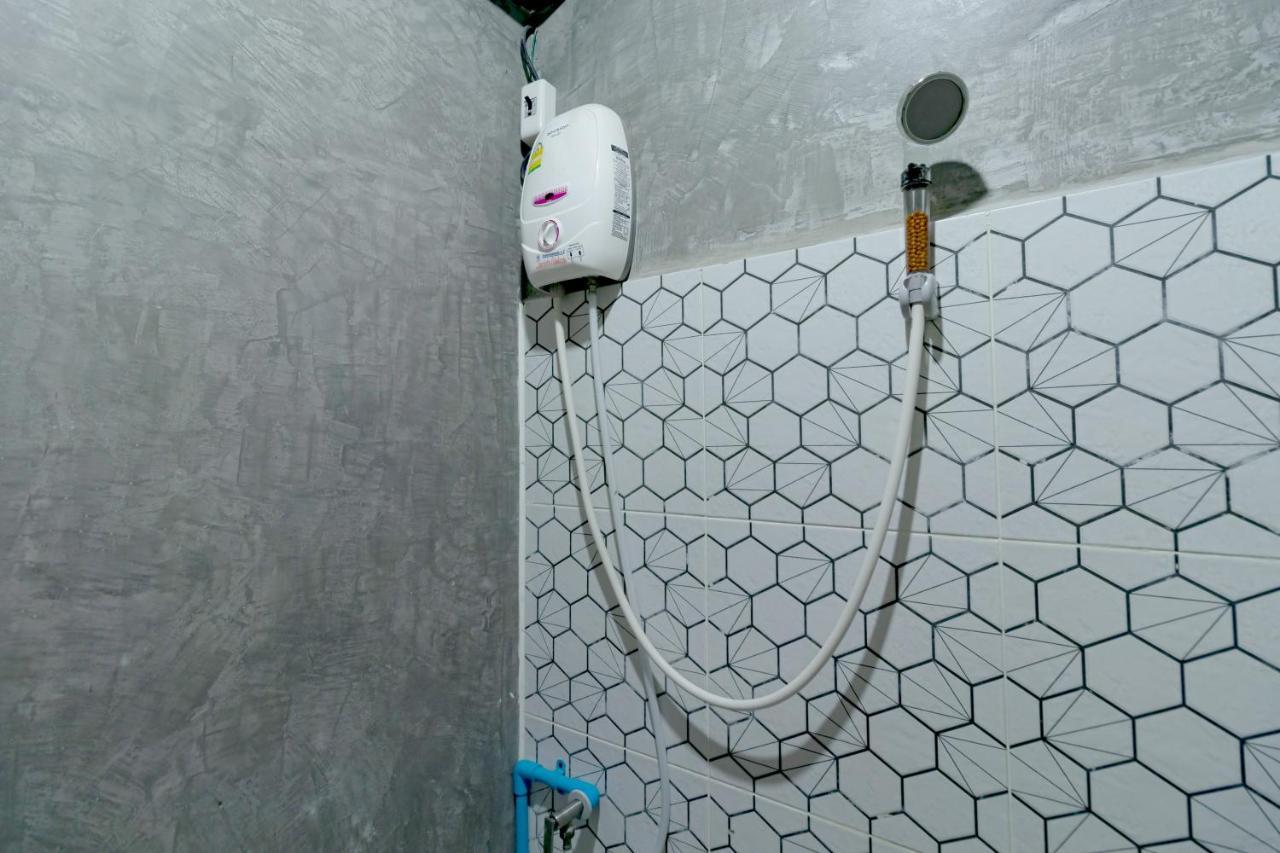 The Beds Ever Hostel (Adults Only) Μπανγκόκ Εξωτερικό φωτογραφία