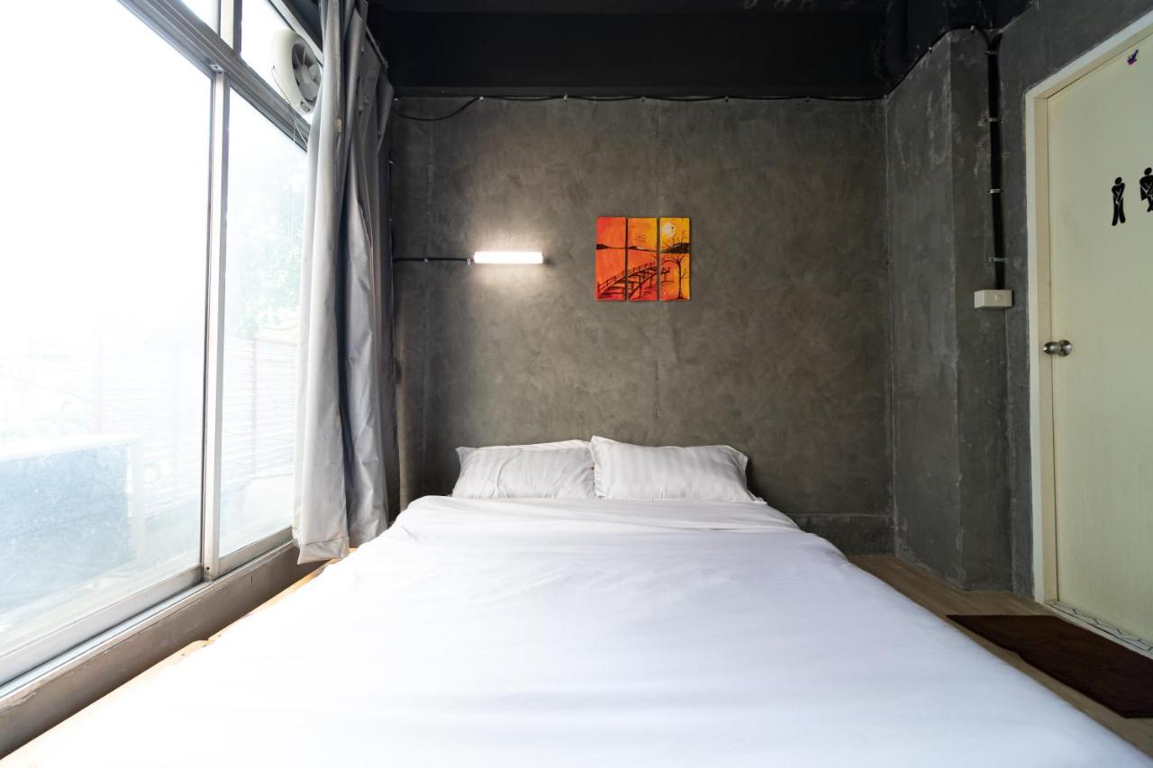 The Beds Ever Hostel (Adults Only) Μπανγκόκ Εξωτερικό φωτογραφία