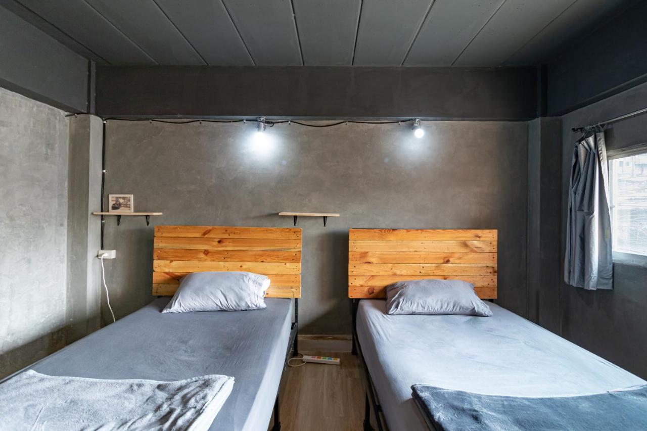 The Beds Ever Hostel (Adults Only) Μπανγκόκ Εξωτερικό φωτογραφία