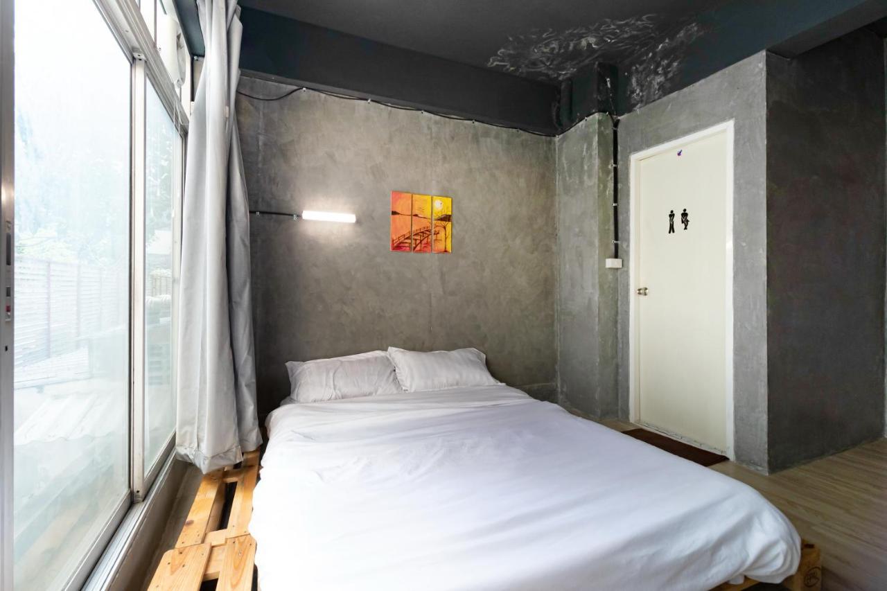 The Beds Ever Hostel (Adults Only) Μπανγκόκ Εξωτερικό φωτογραφία