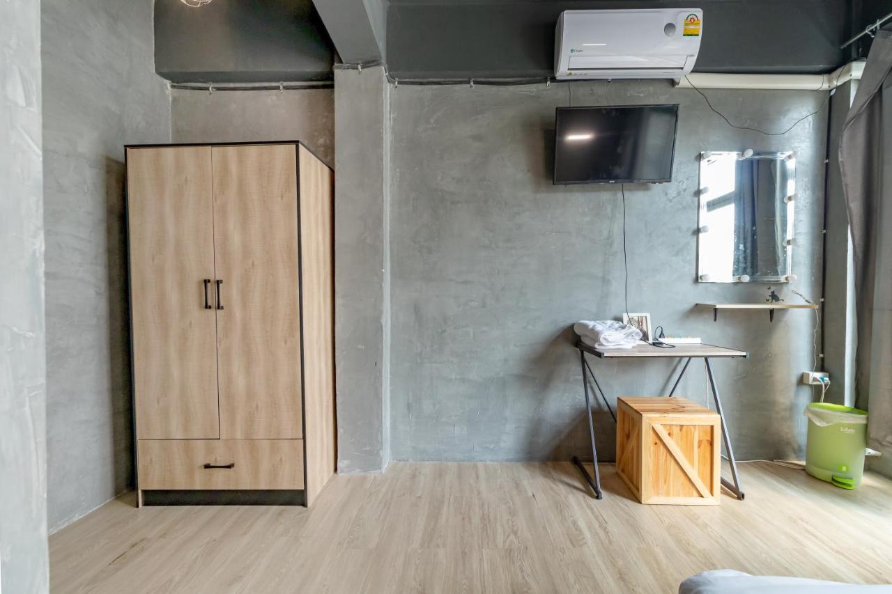 The Beds Ever Hostel (Adults Only) Μπανγκόκ Εξωτερικό φωτογραφία