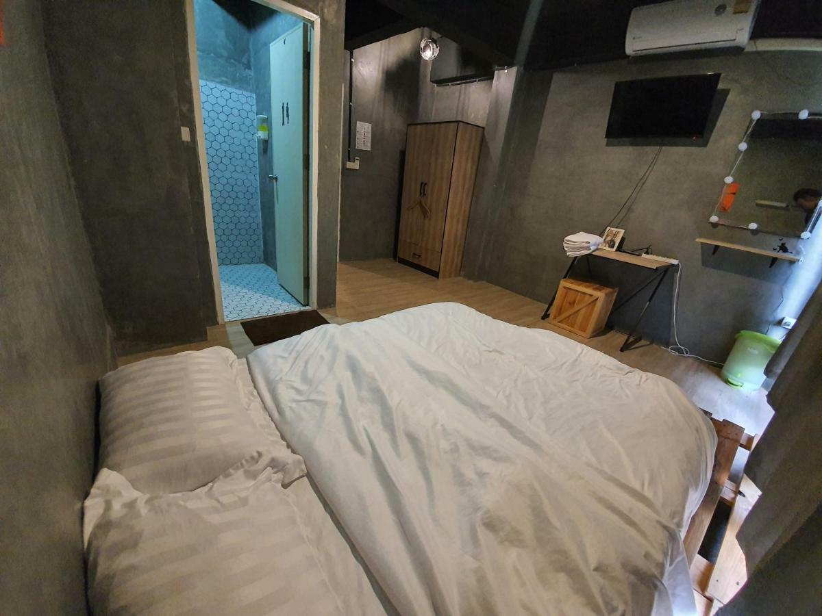 The Beds Ever Hostel (Adults Only) Μπανγκόκ Εξωτερικό φωτογραφία